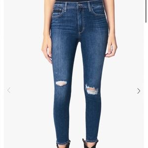 NWOT Joe’s Jeans in The Charlie cut